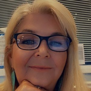 Meet your Posher, Debra